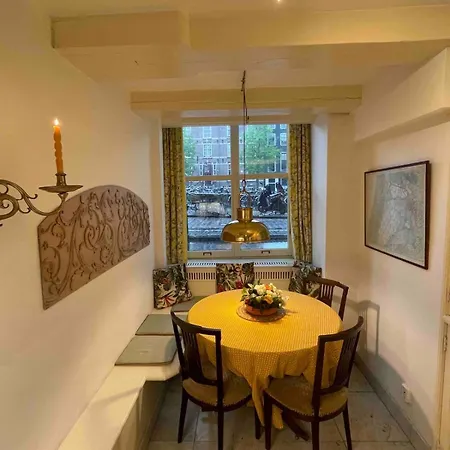 Canal View House - 17th Century Town House Apartman