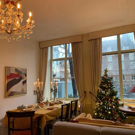 Canal View House - 17th Century Town House Apartament