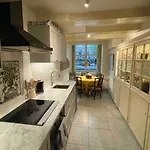 Canal View House - 17th Century Town House Apartman *