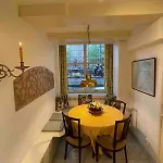 Canal View House - 17th Century Town House Apartman