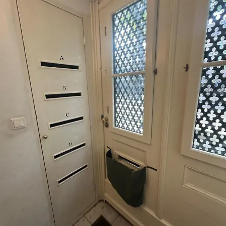 Canal View House - 17th Century Town House Apartman *