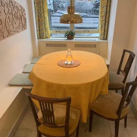 Apartman Canal View House - 17th Century Town House *