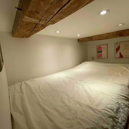 Canal View House - 17th Century Town House *