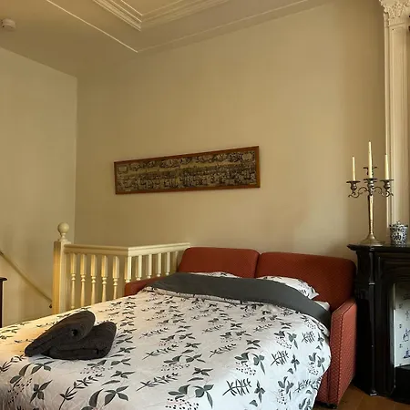 Canal View House - 17th Century Town House *