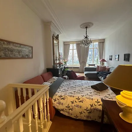 Canal View House - 17th Century Town House *