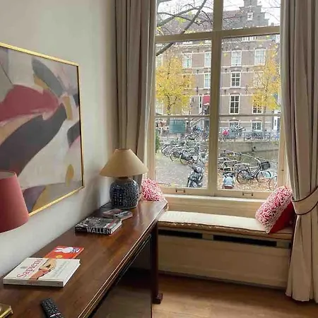 Apartman Canal View House - 17th Century Town House *