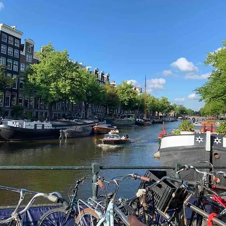 Canal View House - 17th Century Town House Apartman