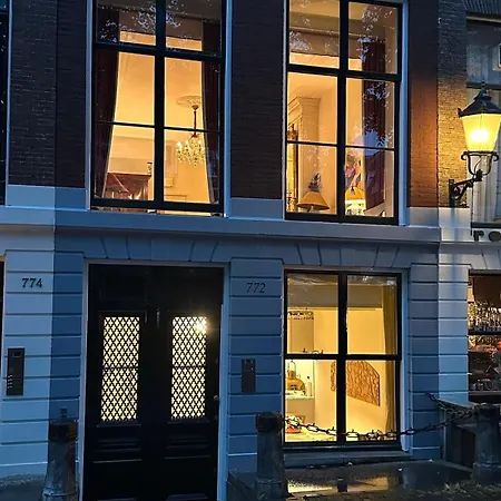 Canal View House - 17th Century Town House * Amsterdam