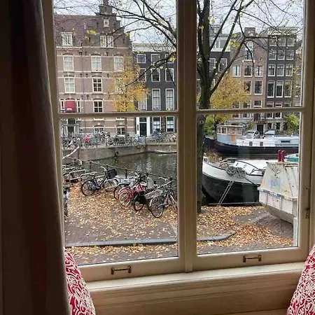 Canal View House - 17th Century Town House *