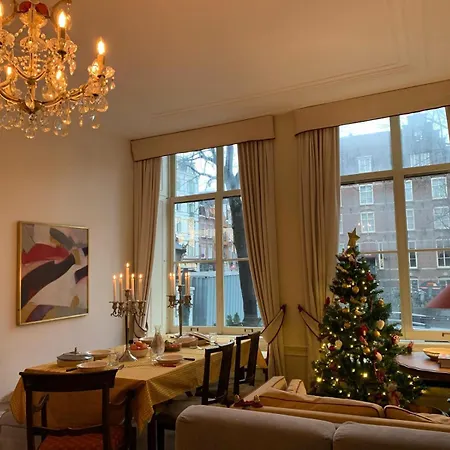 Canal View House - 17th Century Town House *