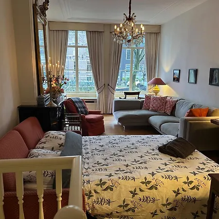 Canal View House - 17th Century Town House