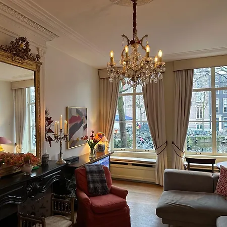 Canal View House - 17th Century Town House Apartman