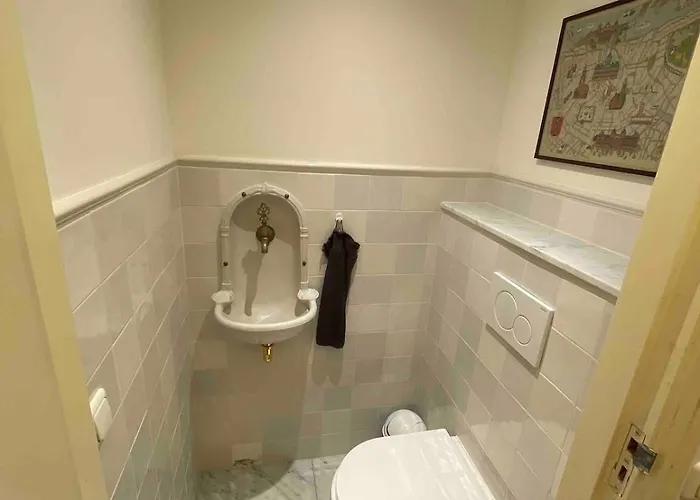 Canal View House - 17th Century Town House *