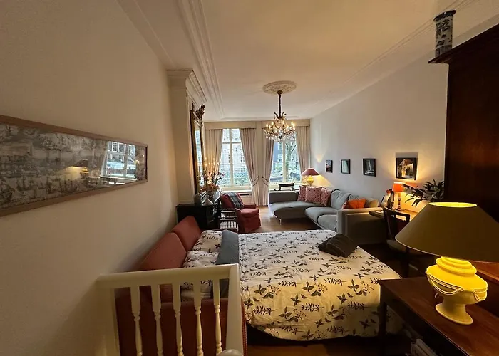 Canal View House - 17th Century Town House