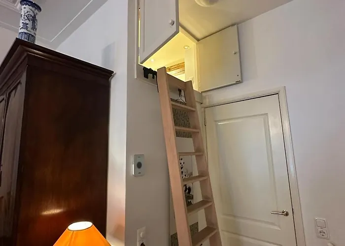 Canal View House - 17th Century Town House Amsterdam