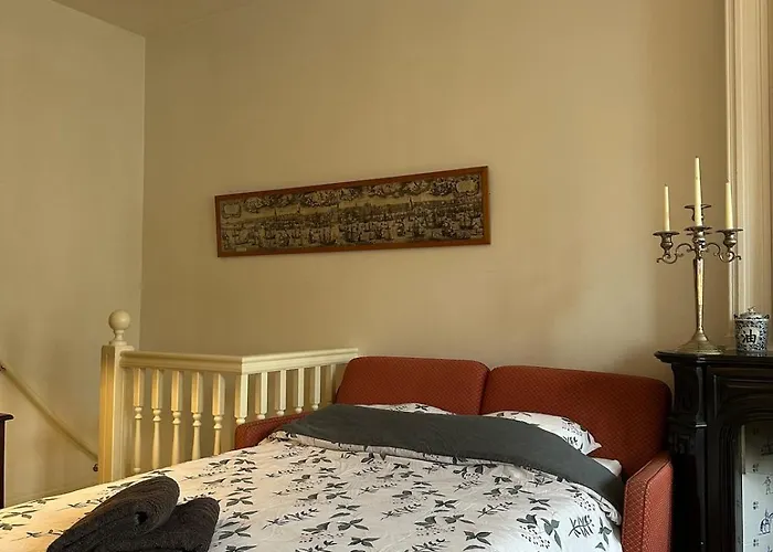 Canal View House - 17th Century Town House *