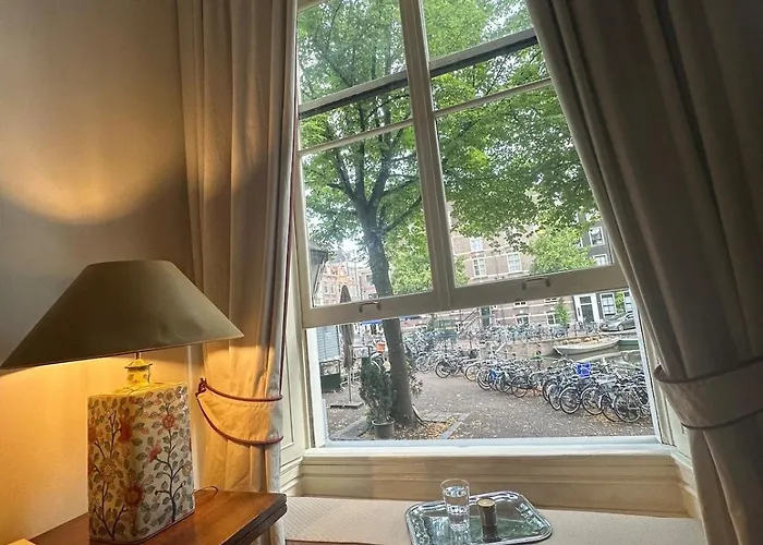 Canal View House - 17th Century Town House Amsterdam