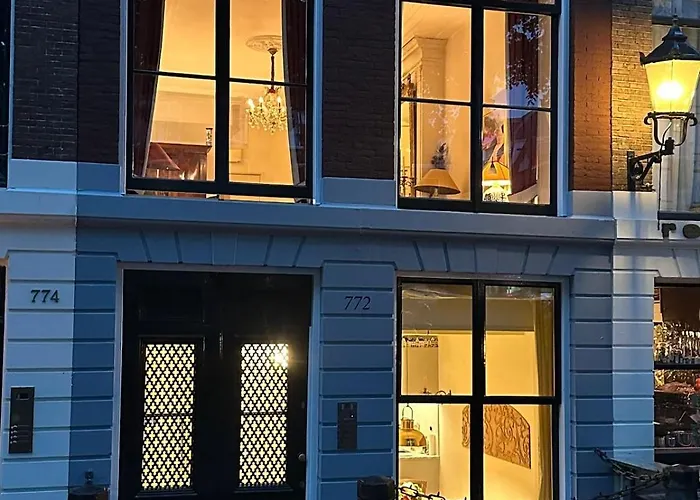 Canal View House - 17th Century Town House * Amsterdam