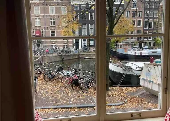 Canal View House - 17th Century Town House *