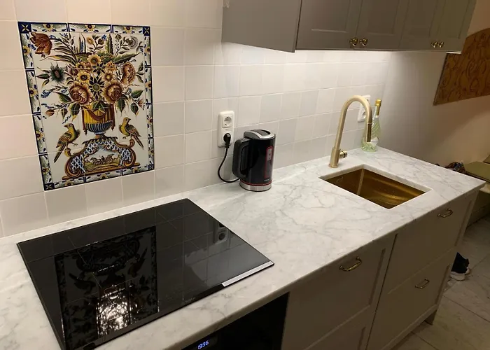 Canal View House - 17th Century Town House *