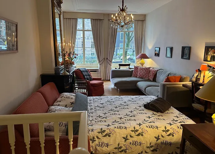 Canal View House - 17th Century Town House