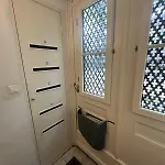 Canal View House - 17th Century Town House Apartment *